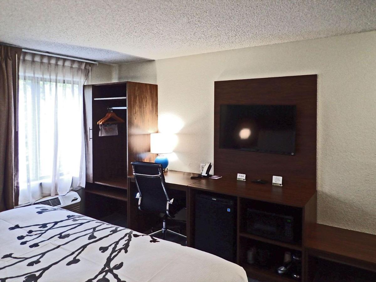 Sleep Inn & Suites California Exterior photo